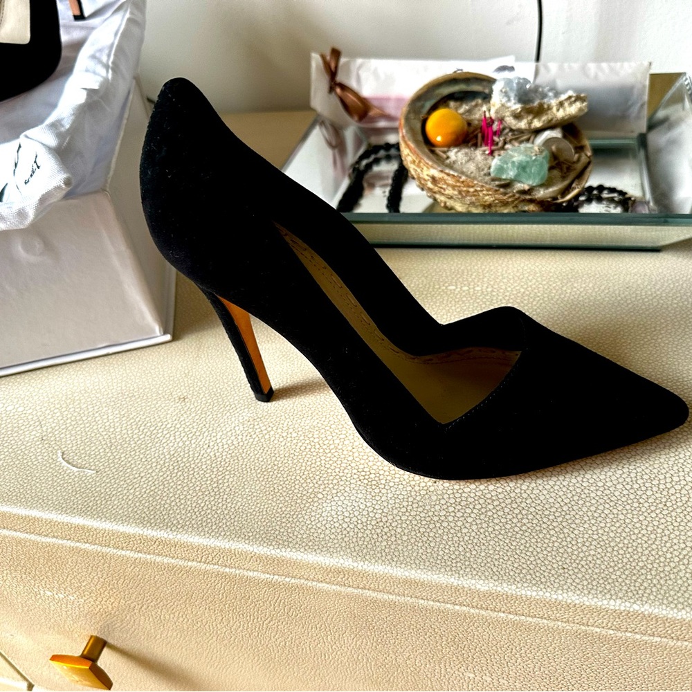 Alice and Olivia black suede pumps size 40.